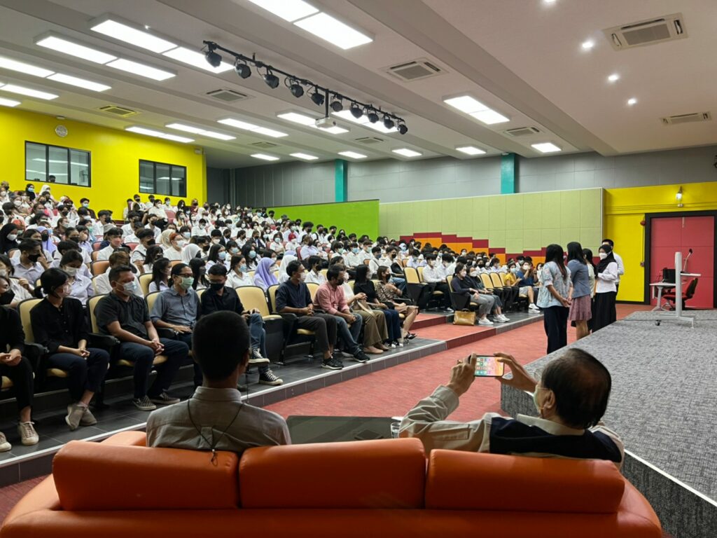 กิจกรรม "รักษาการแทนคณบดีพบนักศึกษาทุกชั้นปี"