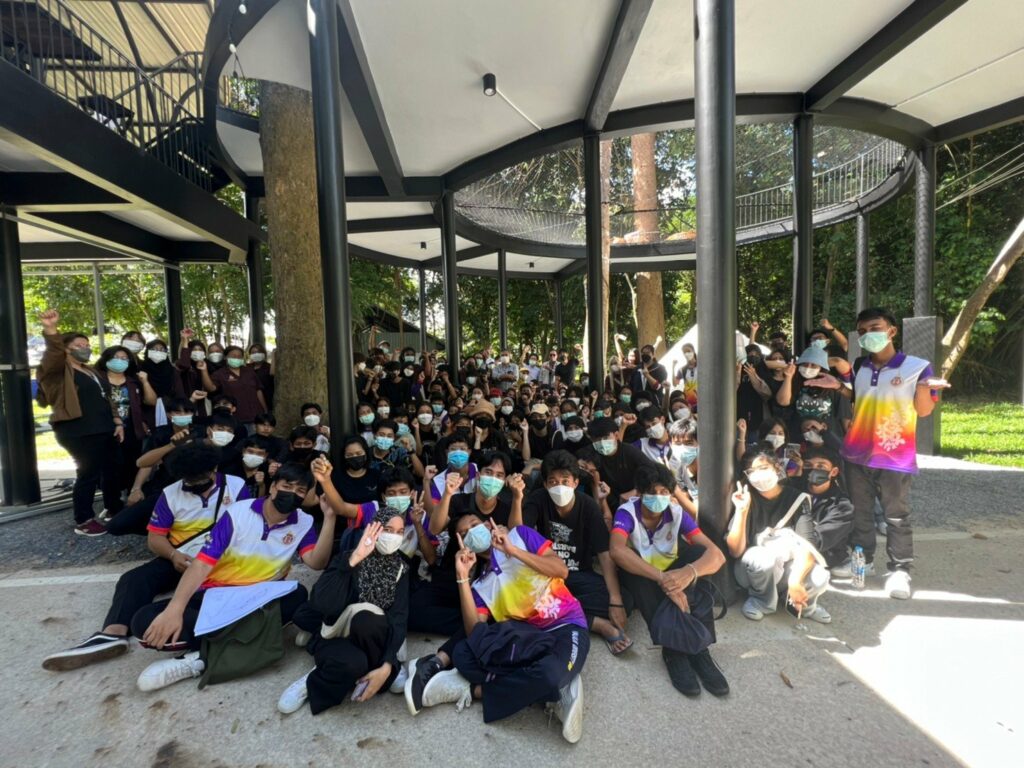 ภาพบรรยากาศของ น้องๆนักศึกษา และ คณาจารย์สำนักวิชาสถาปัตยกรรมศาสตร์และการออกแบบ กับภาระกิจพิชิตหอชมฟ้า
