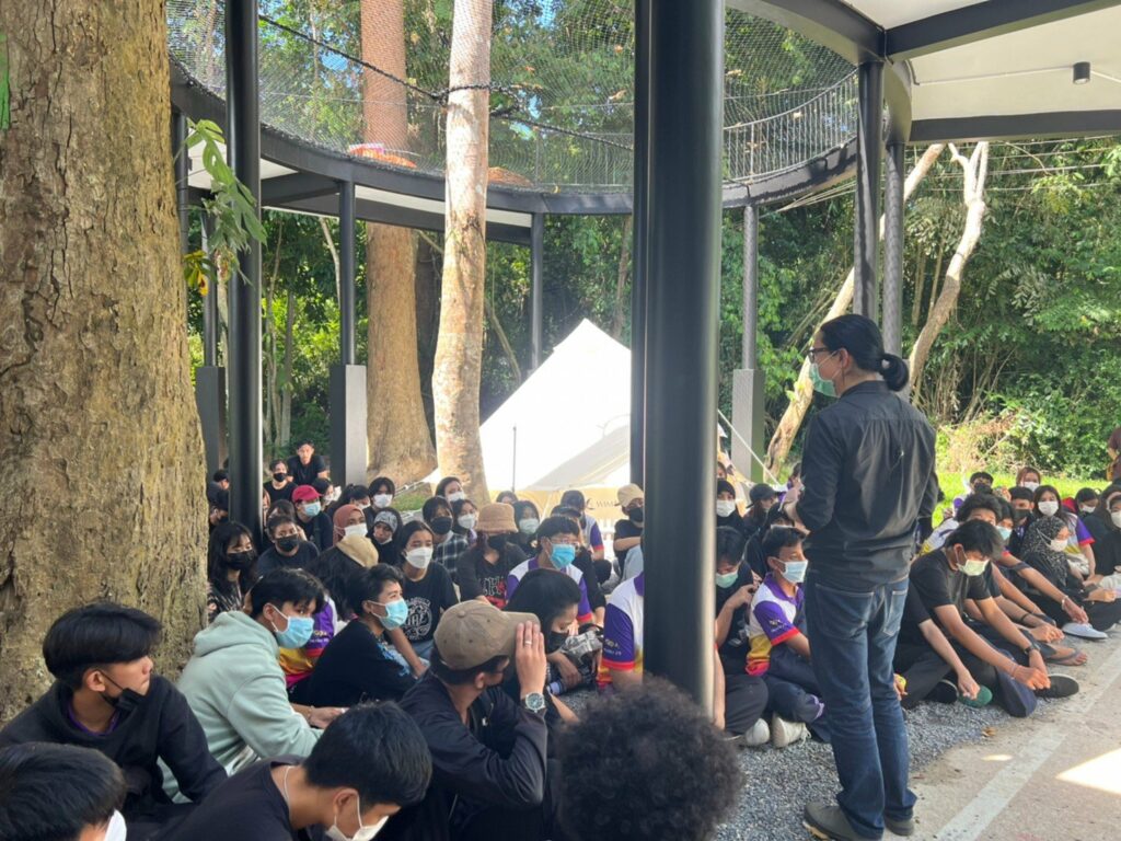 ภาพบรรยากาศของ น้องๆนักศึกษา และ คณาจารย์สำนักวิชาสถาปัตยกรรมศาสตร์และการออกแบบ กับภาระกิจพิชิตหอชมฟ้า