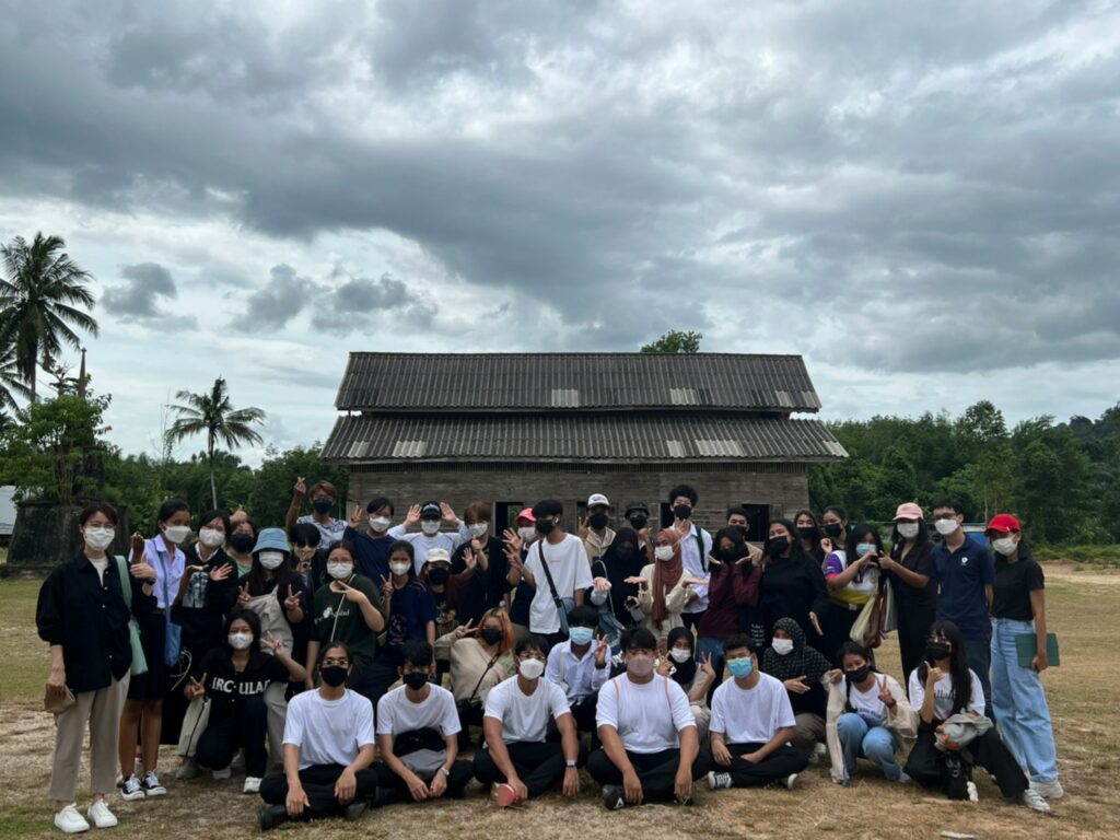 ภาพบรรยากาศน้องๆนักศึกษาชั้นปีที่ 1 ทริป ของรายวิชา ARC-121 การเขียนภาพ