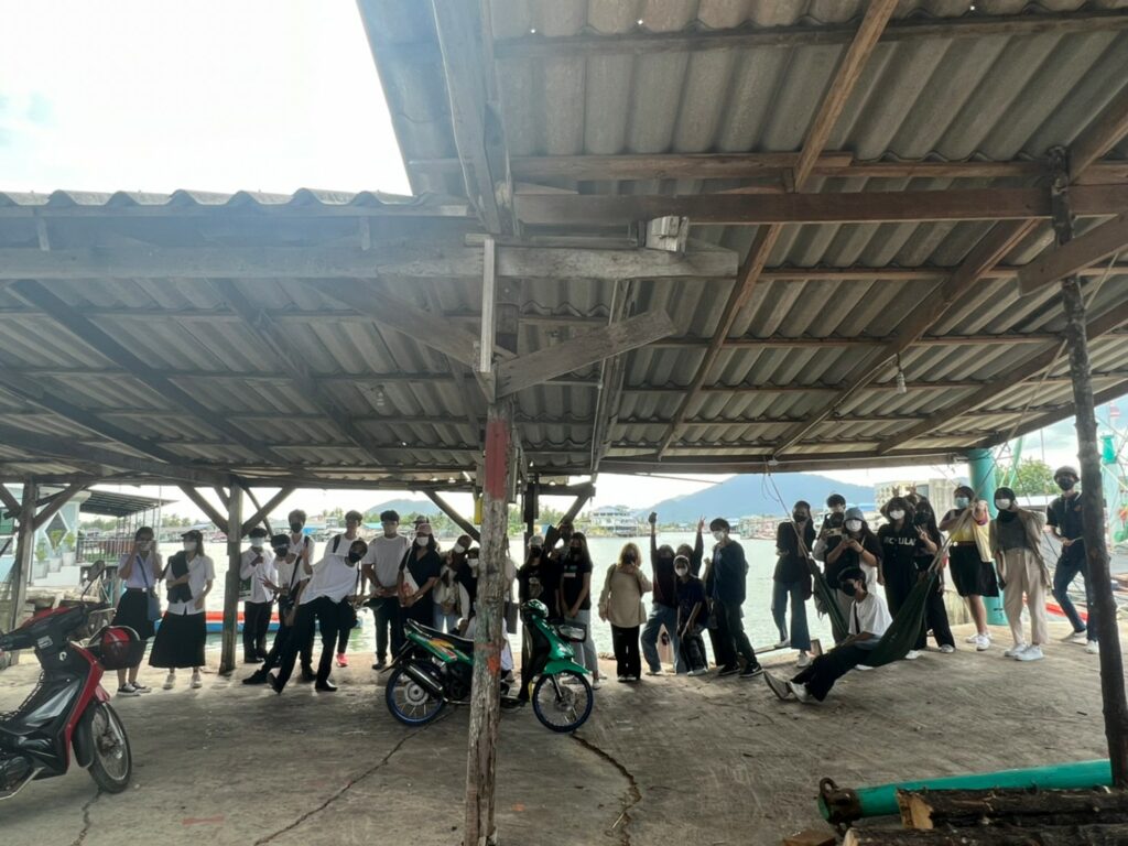 ภาพบรรยากาศน้องๆนักศึกษาชั้นปีที่ 1 ทริป ของรายวิชา ARC-121 การเขียนภาพ