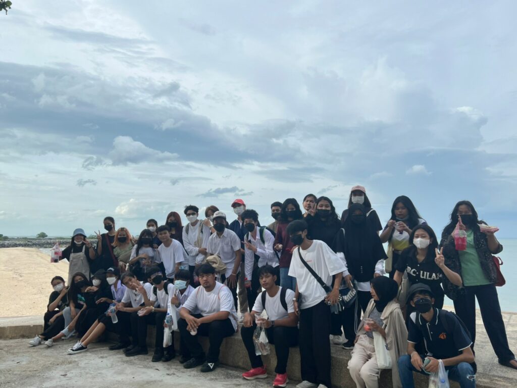 ภาพบรรยากาศน้องๆนักศึกษาชั้นปีที่ 1 ทริป ของรายวิชา ARC-121 การเขียนภาพ