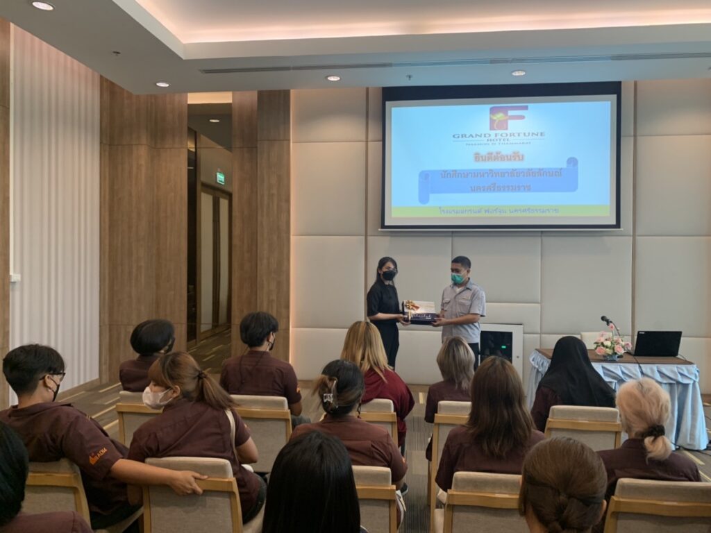 ภาพบรรยากาศนักศึกษา ปี4 สำนักวิชาสถาปัตยกรรมศาสตร์และการออกแบบ สาขาสถาปัตยกรรม มหาวิทยลัยวลัยลักษณ์ ออกทัศนศึกษา