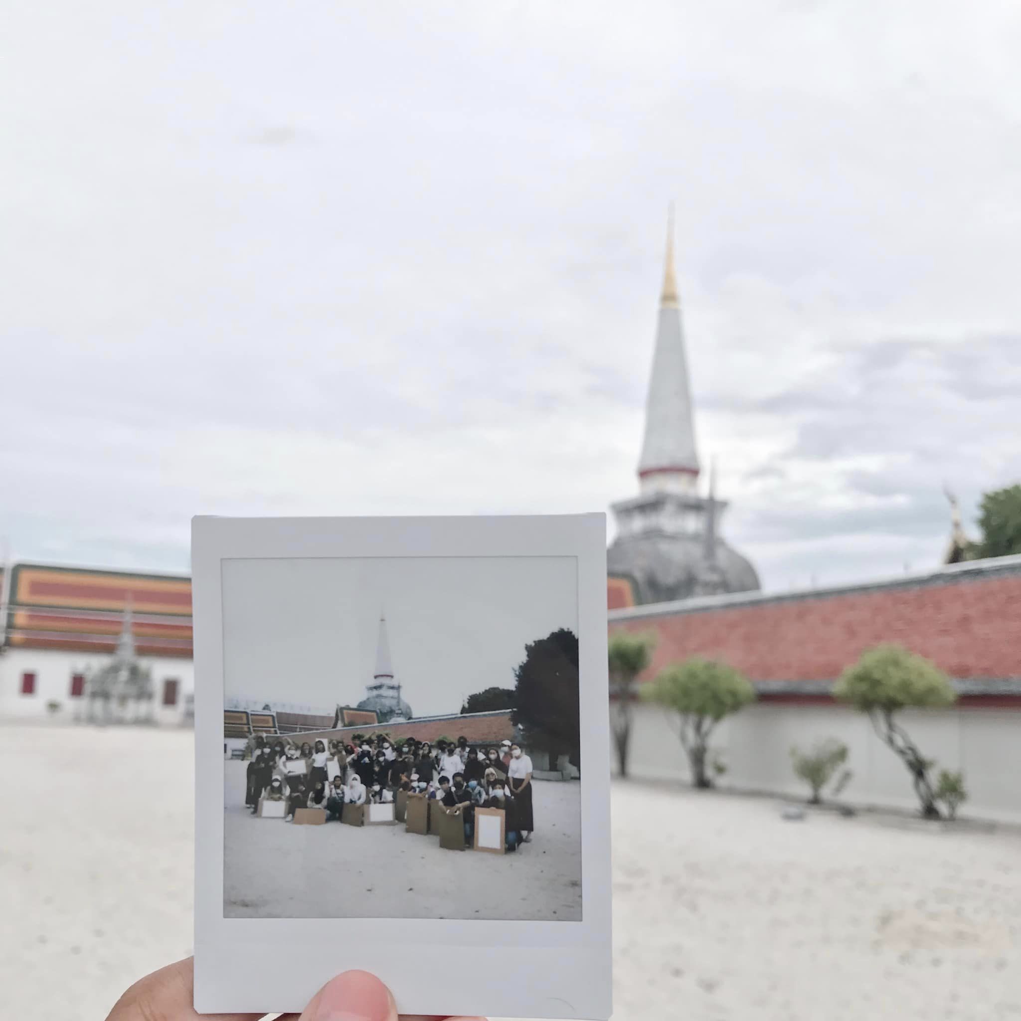 นักศึกษาชั้นปีที่ 1 สาขาการออกแบบภายใน กับการออกไปเขียนภาพทัศนียภาพนอกสถานที่