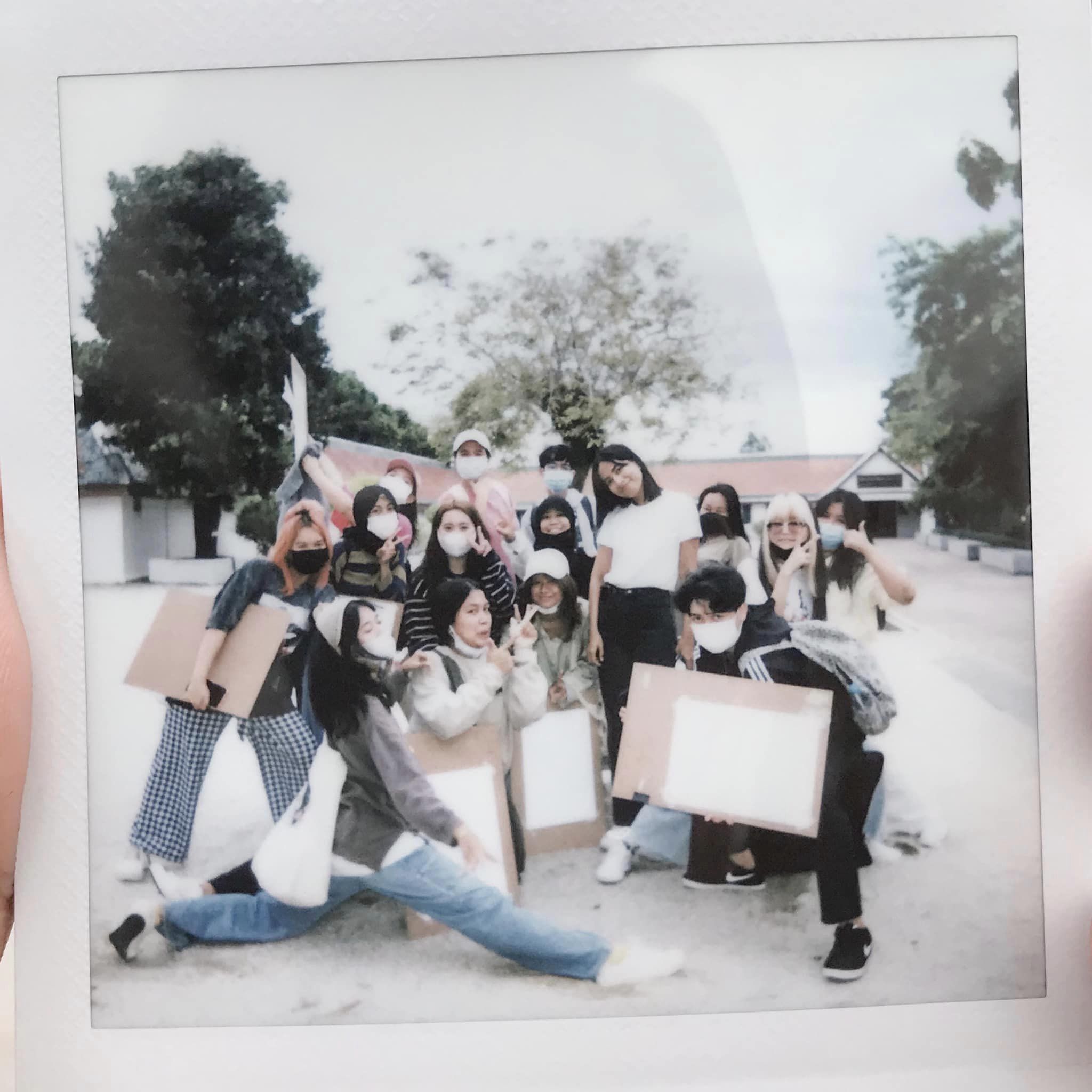 นักศึกษาชั้นปีที่ 1 สาขาการออกแบบภายใน กับการออกไปเขียนภาพทัศนียภาพนอกสถานที่