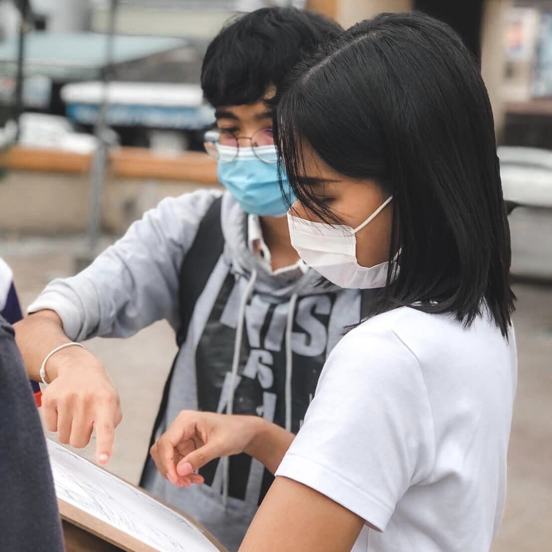 นักศึกษาชั้นปีที่ 1 สาขาการออกแบบภายใน กับการออกไปเขียนภาพทัศนียภาพนอกสถานที่