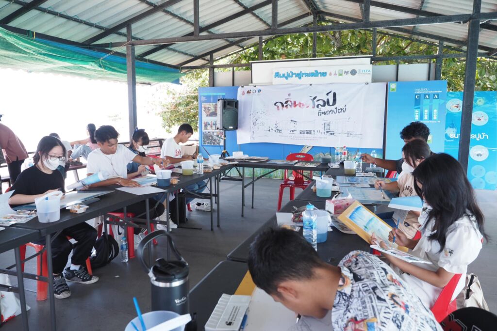 ภาพบรรยากาศติวสีน้ำริมทะเลในกิจกรรม "กลิ่นศิลป์ถิ่นถาปัตย์"  Vol 2 : กิจกรรมการฝึกวาดเส้น ลงสีน้ำ 