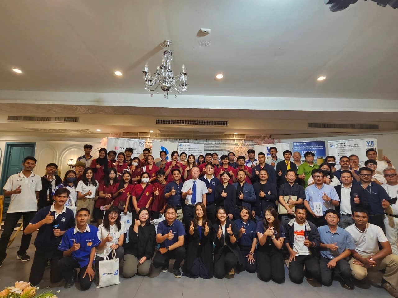 รักษาการเเทนรองคณบดีเเละคณาจารย์ เข้าร่วมงานเสวนา TOPCON & VRC ROADSHOW 2023 พร้อมกิจกรรมสาธิตเครื่องมือสำรวจ ในหัวข้อ “Responding to Thailand NEW ERA”