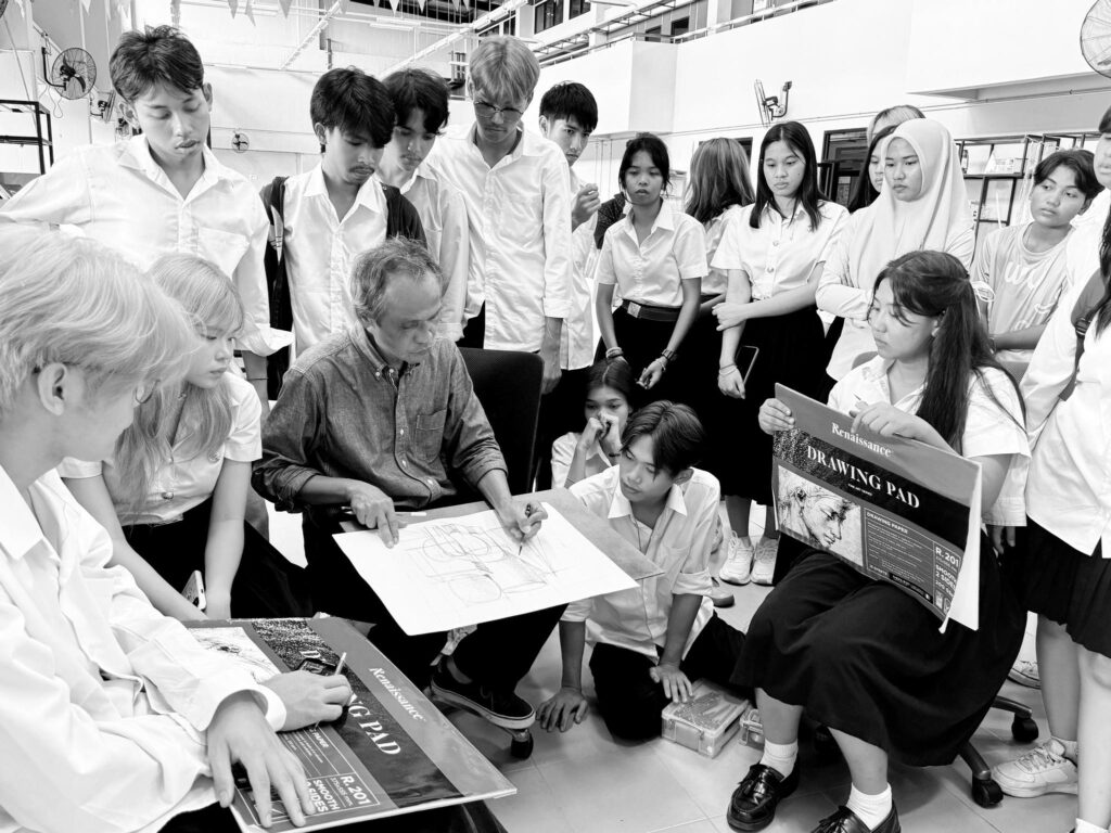 Delineation ในหัวข้อ Still Life Geometric Form